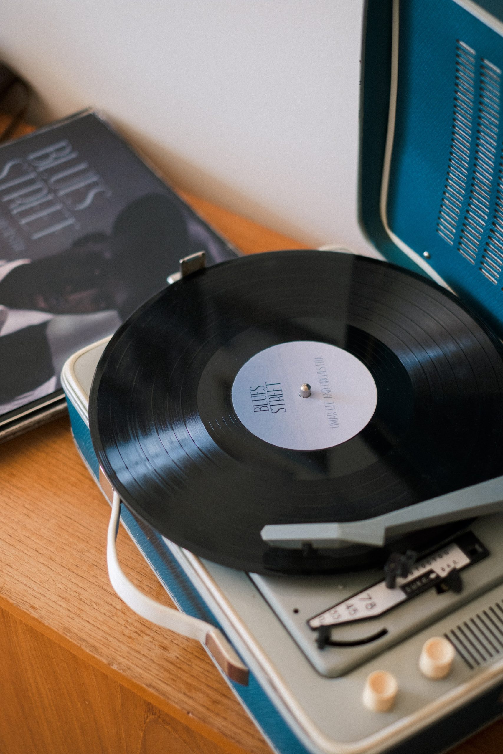 Record Player Bluetooth Turntable with Built-in Speakers and USB Play